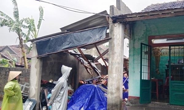 Lốc xoáy tại Quảng Bình: 45 nhà bị tốc mái, 5 người nhập viên